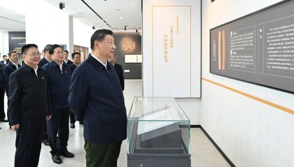 习近平参观秦汉简牍:善加保护,做好研究
