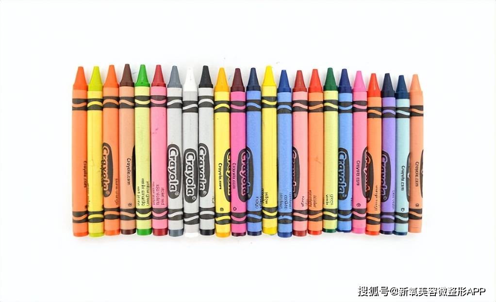 看到热巴穿裸色纱裙的生图，我才发现嘲笑丁达尔穿搭的人有多正确