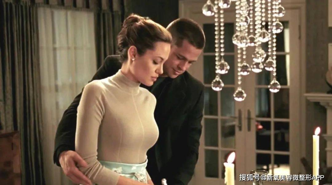 看到热巴穿裸色纱裙的生图，我才发现嘲笑丁达尔穿搭的人有多正确