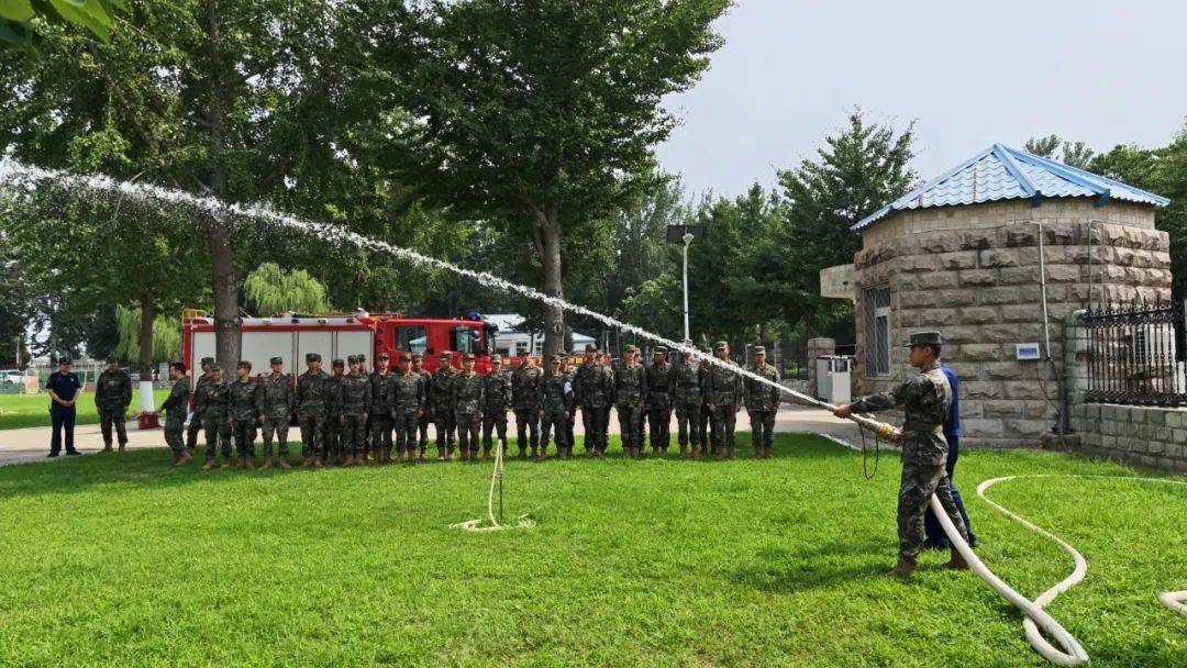 2100名武警官兵开展消防应急救援能力培训
